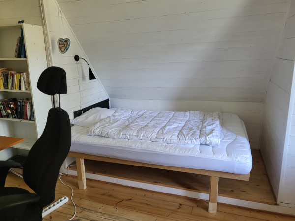 Das kleine Zimmer mit Bett
